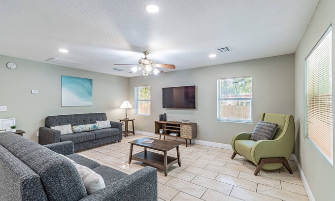 Bearss Plaza House | TWO King Bed Home Near USF