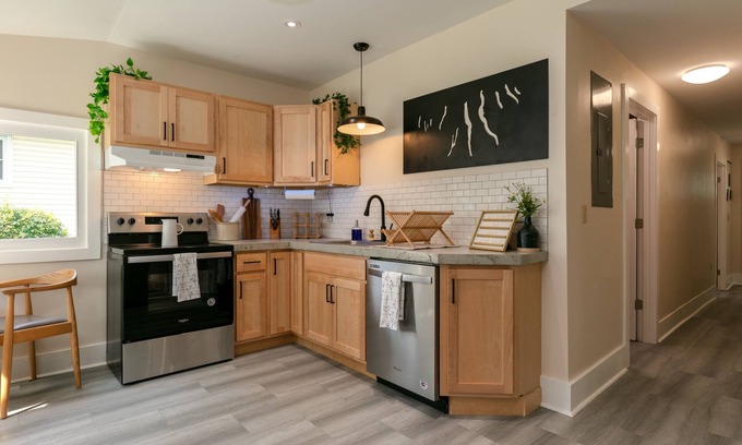 Watkins Glen House | TWO king bedrooms! Walk to EVERYTHING! (lake,hiking,bars,shopping)