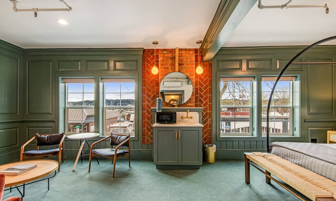 Poulsbo House | Two lavish rooms at Hotel Scandi with living area & walkable locale