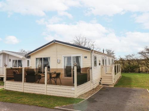 Cayton Bay House | Two Little Ducks