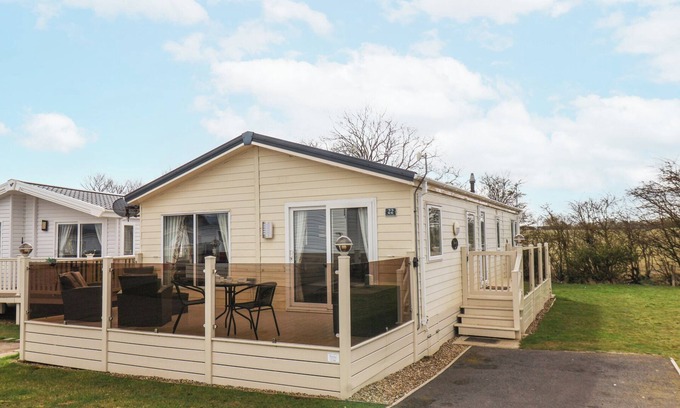 Cayton Bay Cottage | TWO LITTLE DUCKS, pet friendly, country holiday cottage in Cayton