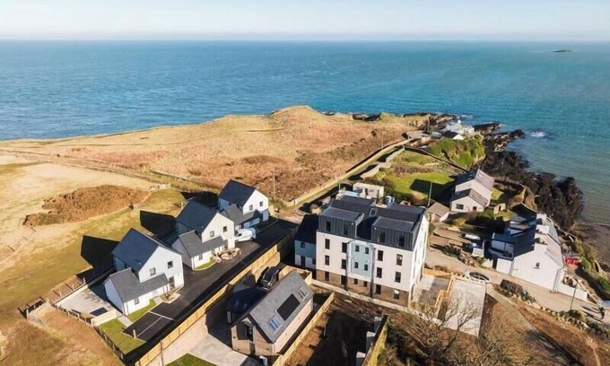 Amlwch Apartment | Two luxury apartments nestled in the picturesque coastal village of Bull Bay, sleeps up to 8 guests