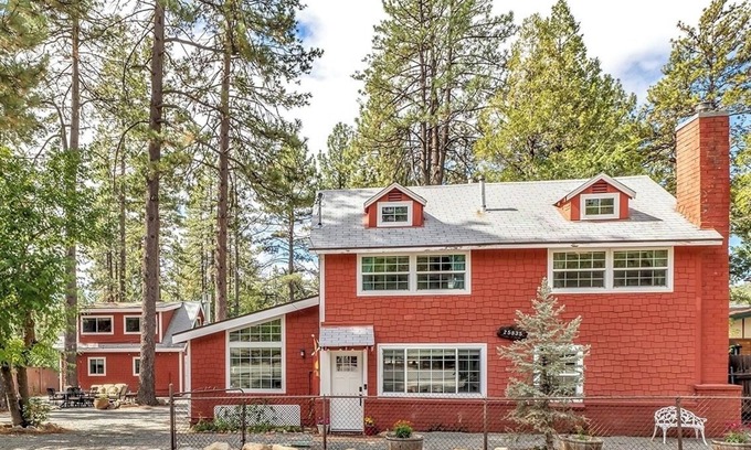 Idyllwild House | TWO Luxury Homes~WALK To Village & Creek~Basketball & Play Court~Mountain Views