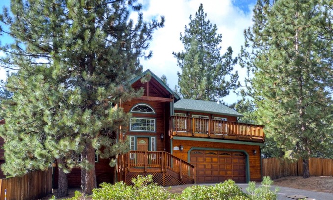 Pioneer Trail House | Two Master Family Home/Easy to Access Year-Round/Nearby Trails