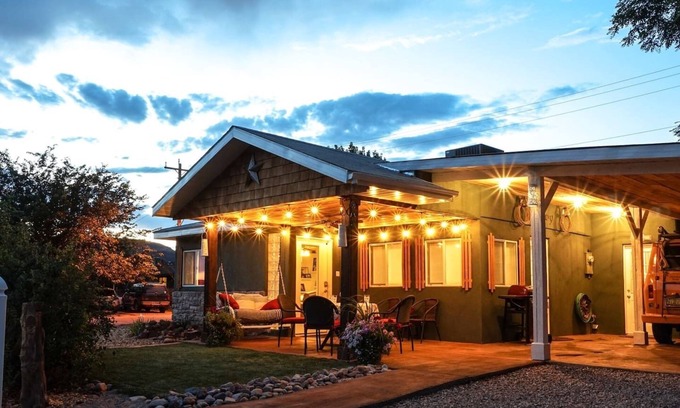 Kanab House | Two Master Suites ~ Each one Unique ~ In Town~ Close To Restaurants