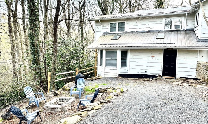 Boone House | Two miles from Appalachian State University private basement - 720 sq. feet