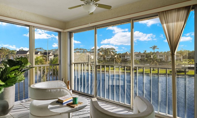 Royal Harbor Condo | Two miles from the vibrant 5th Avenue!