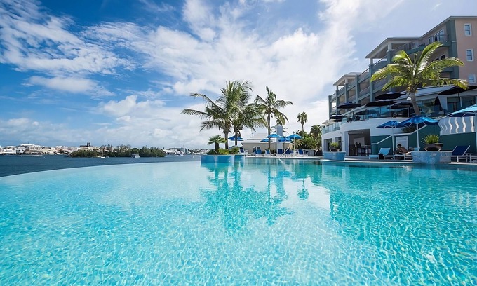 Paget Hotel | Two One-bedroom Stes at Newstead Belmont Hills Golf Resort and Spa