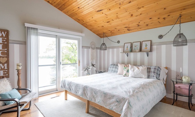Otonabee-South Monaghan House | Two Piggie's Rice Lake Escape