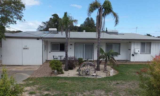 Hopetoun Cottage | Two Pines - a cosy beach-style cottage full of fun surprises!