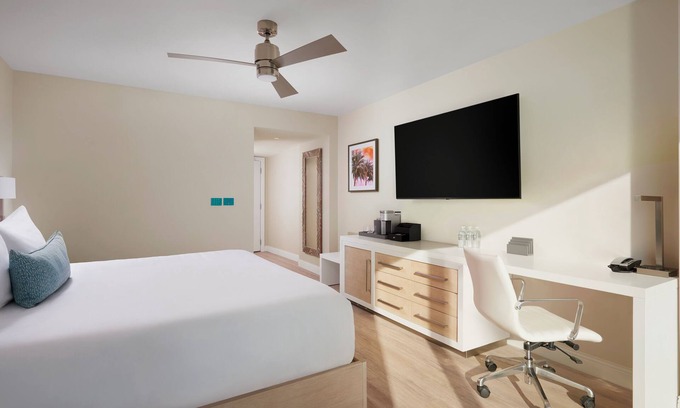 Charlotte Harbor Hotel | Two Premium King Stay – Ideal for Groups or Multi-Generational Trips