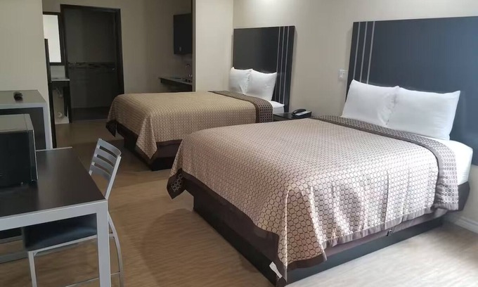 Bay City House | Two Queen Non-Smoking Room, Scottish Inns and Suites Bay City TX, Free Parking