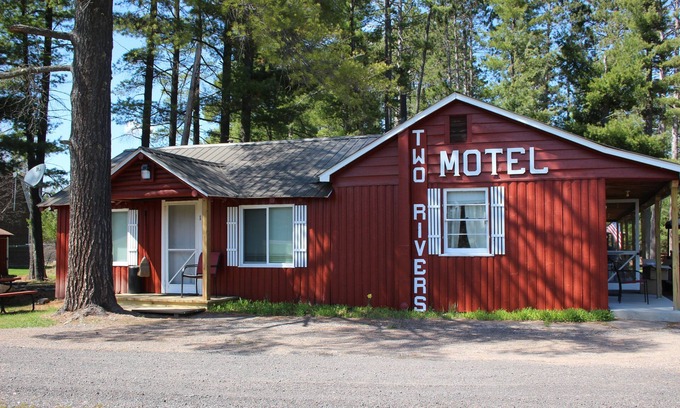 Trout Creek Hotel | Two Rivers Motel and Cabins