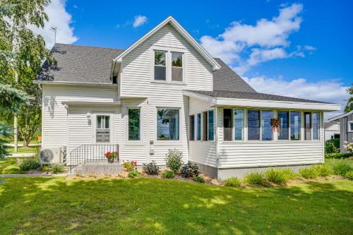 Two Rivers House | Two Rivers Thiede House - Walk to Lake Michigan!