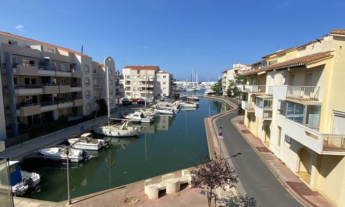 Le Port Apartment | Two-room apartment with balcony, BBQ and parking near the beach