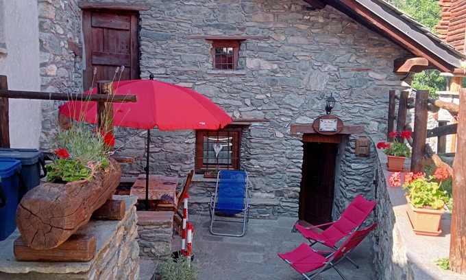 Antey-Saint-Andre Ski Chalet | Two-roomed chalet in Antey Saint Andrè