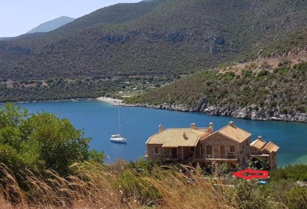 Paralia House | Two-storey Mansion at the Sea