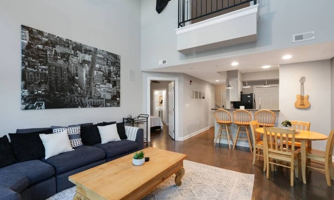 Downtown Apartment | Two Story Condo in Downtown Raleigh | Free Parking