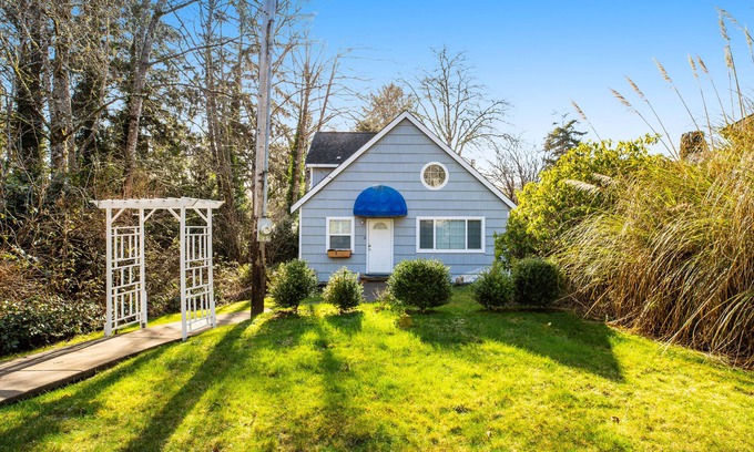 Netarts House | Two-story getaway with a washer/dryer, central AC, & WiFi - dogs welcome