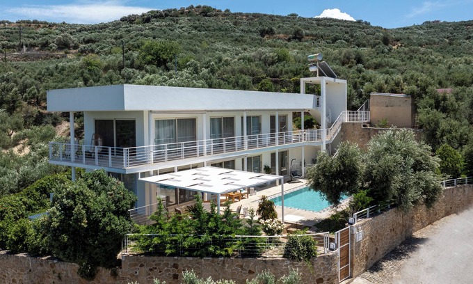 Kissamos Villa | Two-story villa with pool close to Kissamos