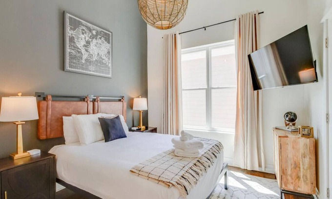 Hillsboro West End Apartment | Two Townhomes – Rooftop Patios – Hillsboro Village
