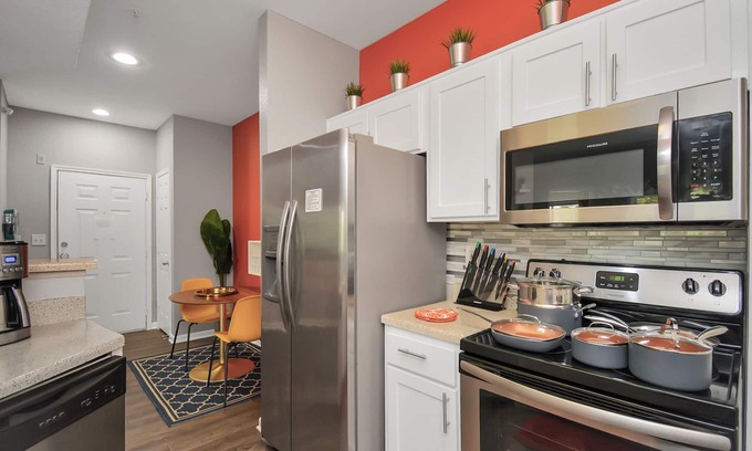 South Main Apartment | Tx Home Group - Medical Center