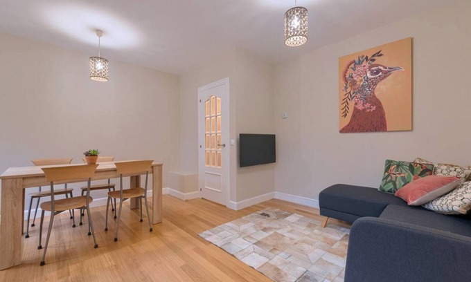 Bilbao Apartment | Txurdinaga renovated apartment with garage and wifi