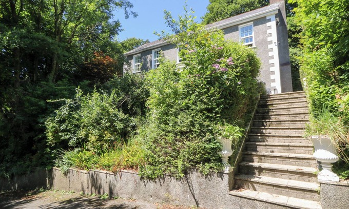 Margam Cottage | TY CAREDIG, pet friendly, character holiday cottage in Pontardawe