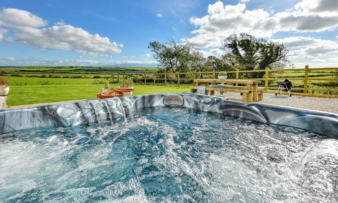Llanerchymedd Other | Tŷ Carmel - Carmel House has breathtaking mountain views, hot tub & wood burner!