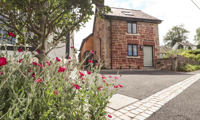 Ruthin House | Ty Coch