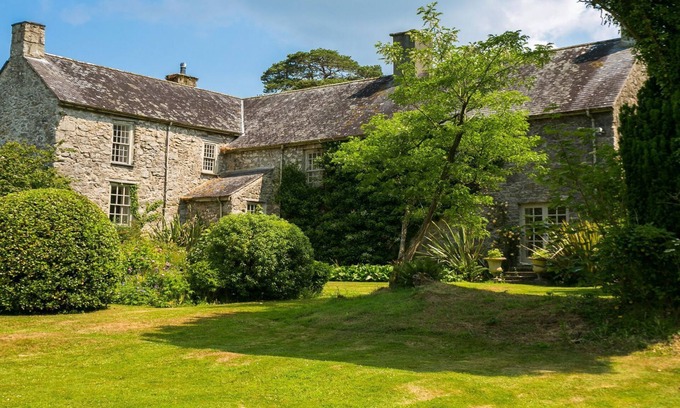 Pentraeth Cottage | Ty Fry Estate - sleeps 16 guests in 8 bedrooms