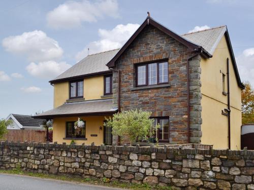 Cwm-twrch Isaf House | Ty Glyndwr