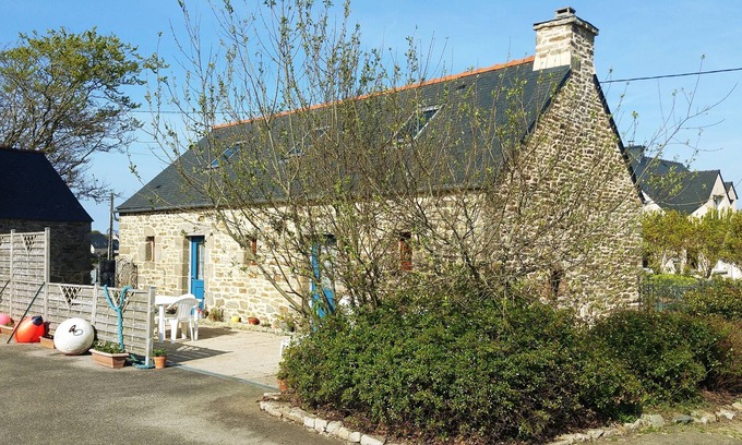 Plouguin Cottage | Ty Guen, an ecological cottage, adapted to the disabled