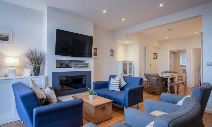 Oxwich Apartment | Ty Gwawr - 3 Bedroom Apt - Bayview Oxwich