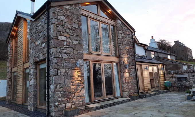 Llysfaen Cottage | TY GWYN COTTAGE, family friendly, with open fire in Colwyn Bay