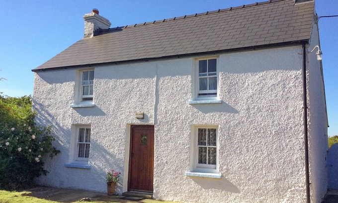 Goodwick Cottage | TY GWYN, pet friendly, character holiday cottage in Goodwick