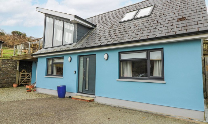 Tan-y-groes Cottage | TY HENRI, pet friendly, luxury holiday cottage in Tresaith