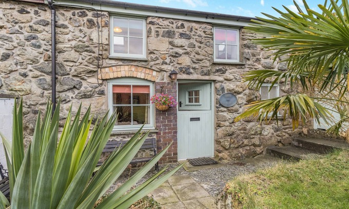 Llanuwchllyn House | Ty Isa Llanuwchllyn - Two Bedroom House, Sleeps 4