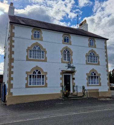 Llandysilio House | Ty Llew