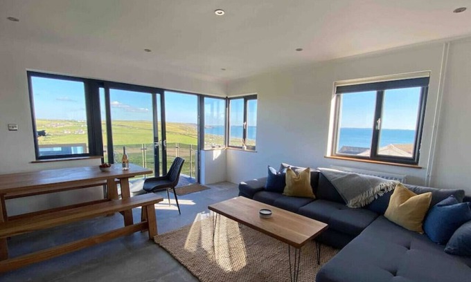 Penycwm Apartment | Ty Melyn Balcony (Apt 2) · Modern balcony property, Sea views over Newgale