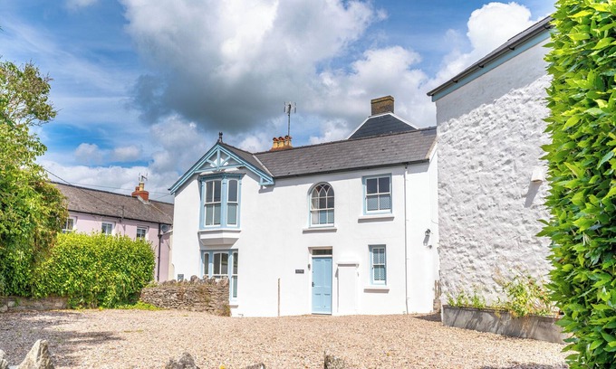 Manorbier Cottage | Ty Mor, Holiday Cottage Manorbier, Sleeps 8, 4 bedrooms, bathrooms