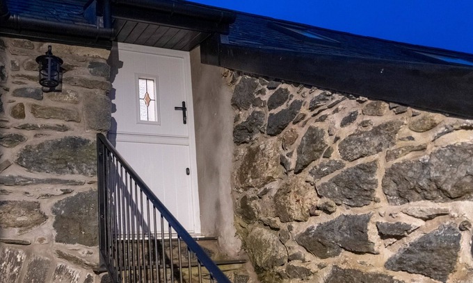 Llanfor Cottage | Ty Top - Bed Cottage with kitchen and living space