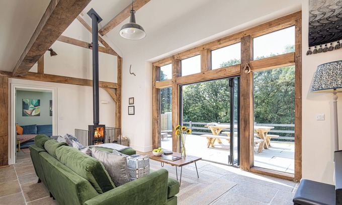 Haverfordwest Cottage | TY TYLLUAN, character holiday cottage, with open fire in Camrose
