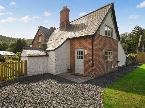 Acrefair House | Ty-Ucha Cottage