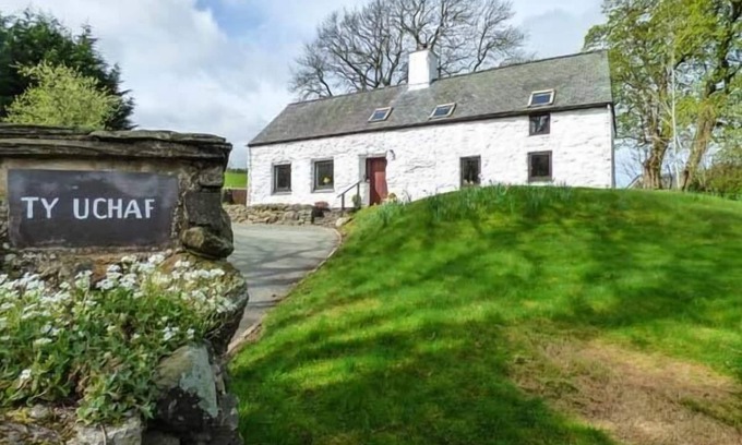 Cwmtirmynach Cottage | TY UCHAF, character holiday cottage, with open fire in Llangwm