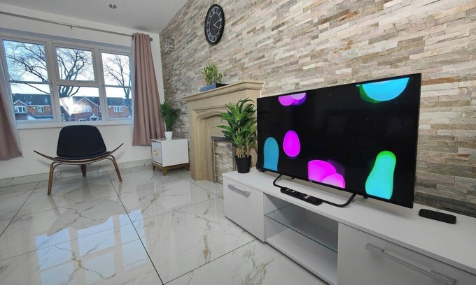 Erdington House | Tyburn House, Birmingham B24 with FREE Parking and FREE WiFi