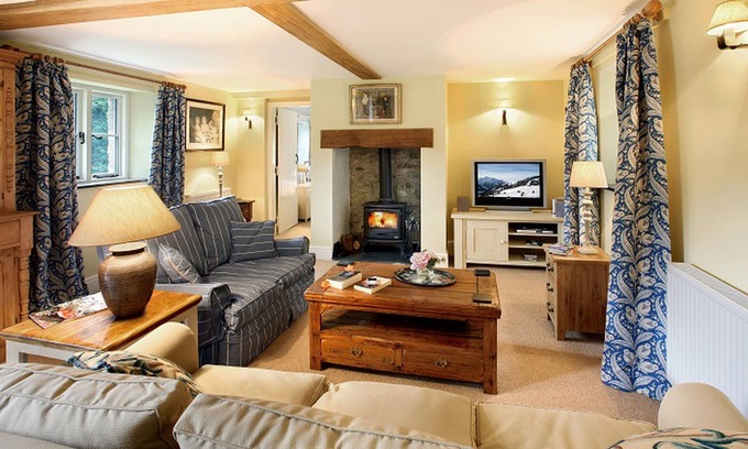 Tal-y-Cafn Cottage | Tyddyn Derwen - Three bedrooms, one en-suite shower room, one bathroom