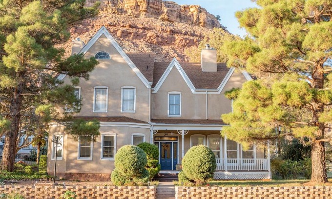 Zion National Park South Entrance Bed & Breakfast | Tyler Inn at Zion