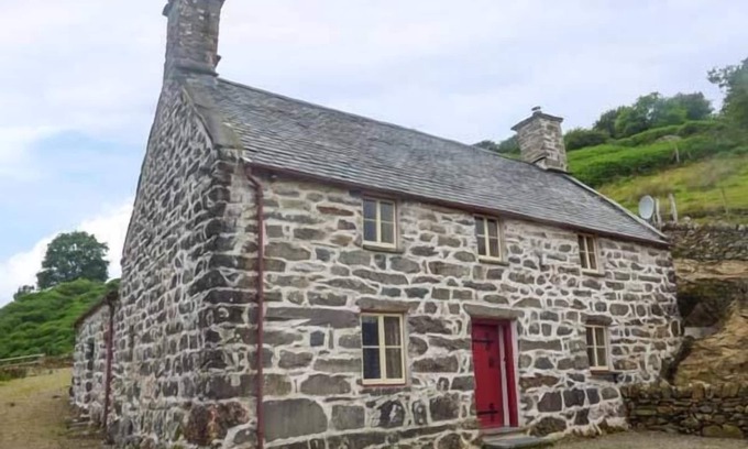 Llanelltyd Cottage | TYN LLWYN, pet friendly, character holiday cottage in Llanelltyd