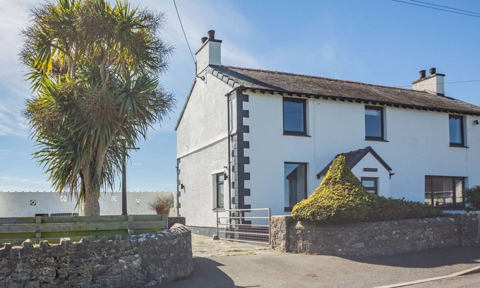 Moelfre Cottage | TYN Y BERTH, pet friendly, character holiday cottage in Benllech